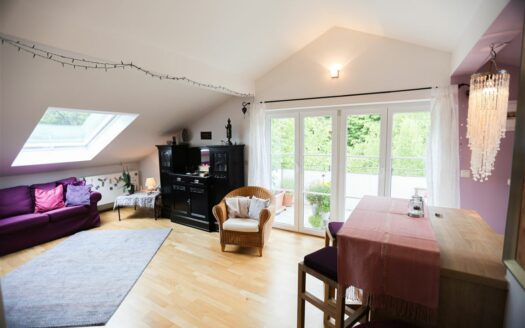 Besondere 2-Zi. DG Whg mit Blk, Schwedenofen, Bergblick, SP im 3 -Fam. Haus in Starnberg